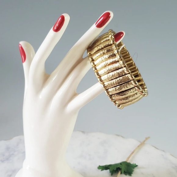 Monet Stretch Bracelet vtg 1970s